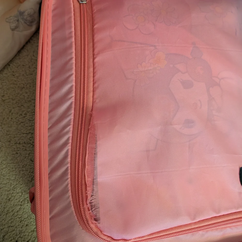 Hello Kitty Ride On Luggage - Picture 3 of 4